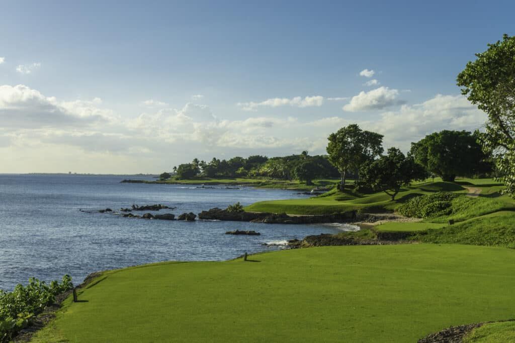 Juega Teeth of the Dog en Casa de Campo en República Dominicana en tu viaje de golf para singles de Andgolf Travel