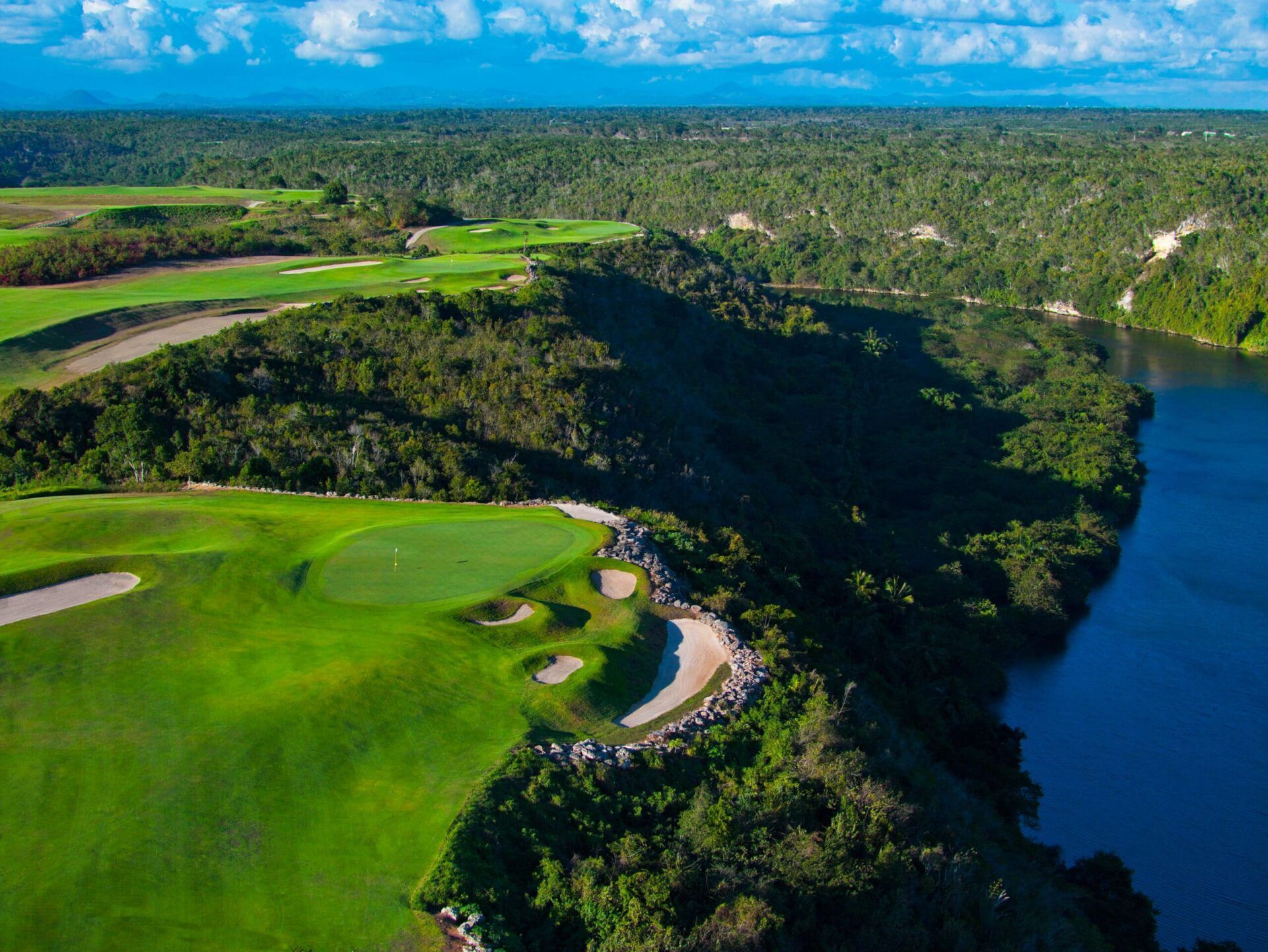 Campo de golf Dye Fore, sobre el río Chavón