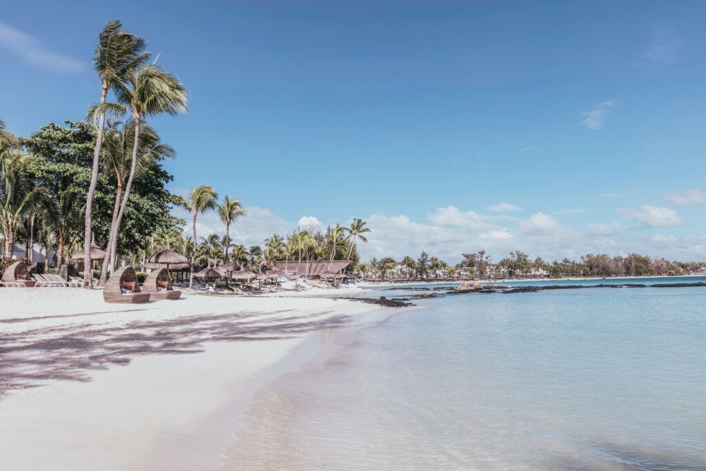 Isla Mauricio Ambre viajes de golf Andgolf Travel playa de arena blanca