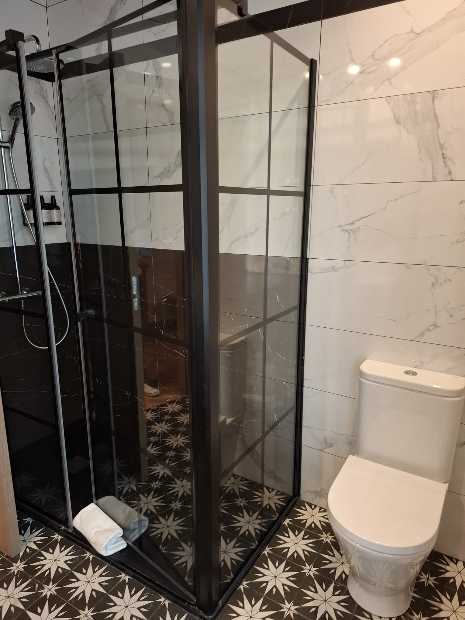 Baño hotel Madrid moderno