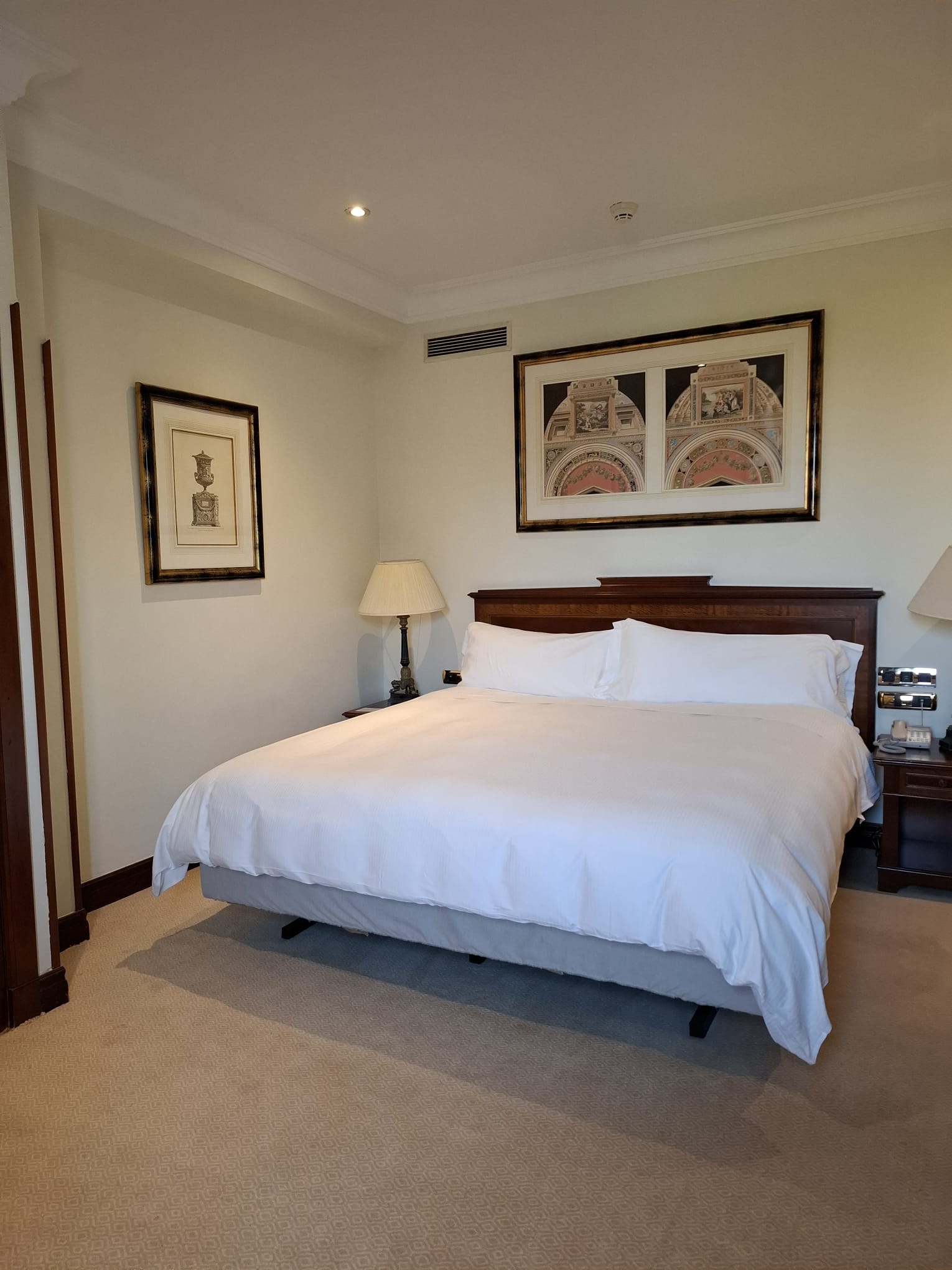 Dormitorio hotel Madrid Andgolf.travel