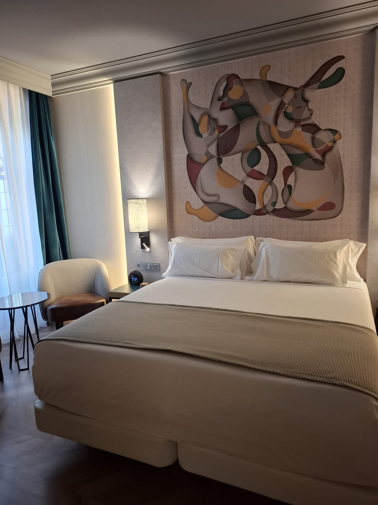 Dormitorio hotel Madrid moderno