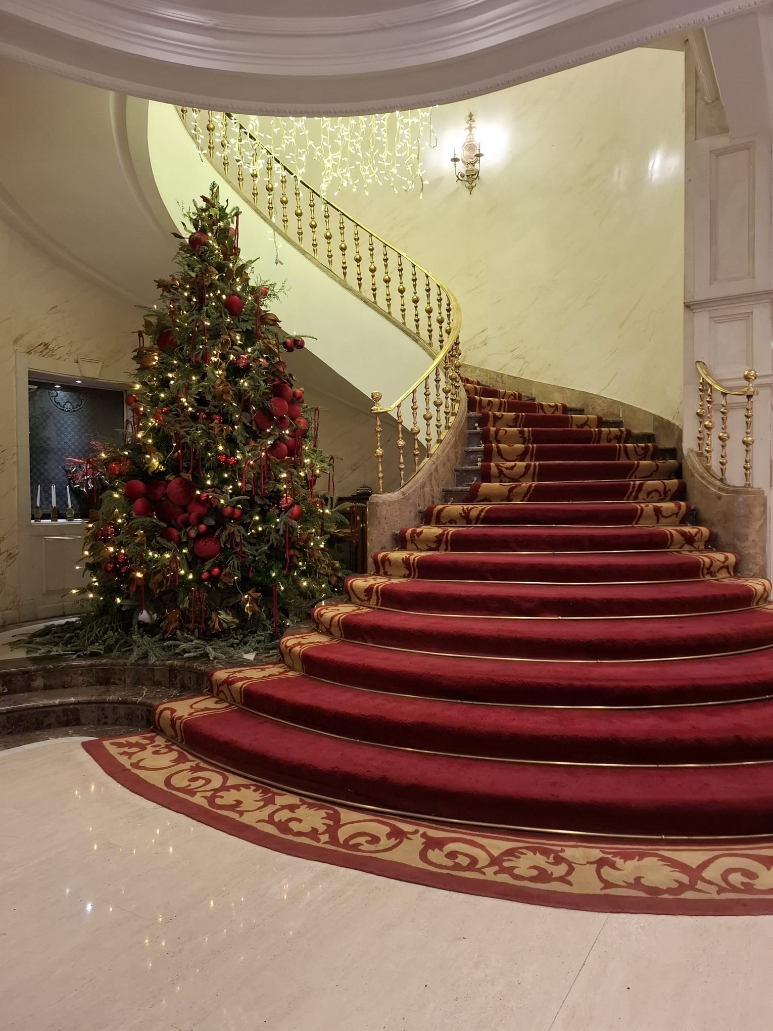 Escalera hotel Madrid selección Andgolf Travel