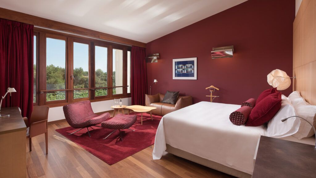 Marqués de Riscal Deluxe guest room hotel en La Rioja para una escapada de golf