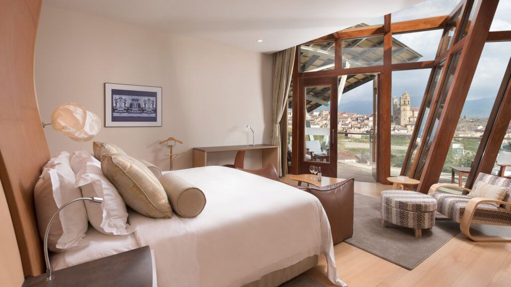 Marqués de Riscal Gehry suite escapada de golf y vinos en La Rioja