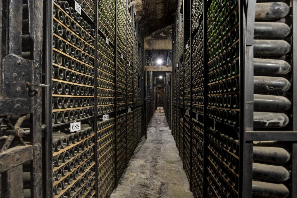 Interior bodega Marqués de Riscal en La Rioja escapada de golf y vinos