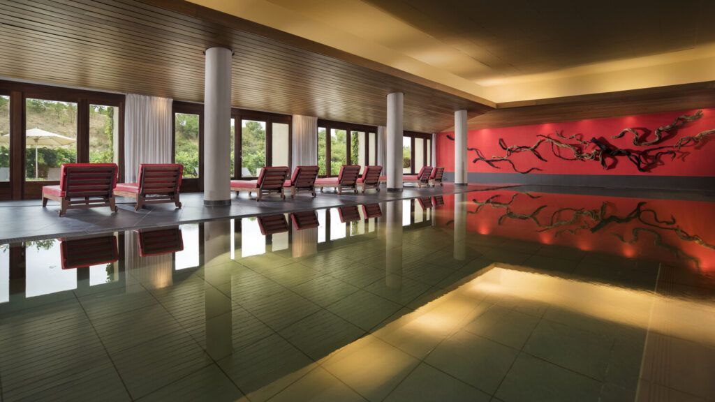 Marqués de Riscal spa en el hotel escapada de golf y vinos en La Rioja