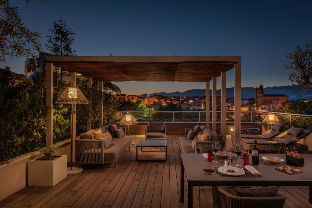 Hotel Marqués de Riscal suite terraza escapada de golf y vinos La Rioja con Andgolf Travel