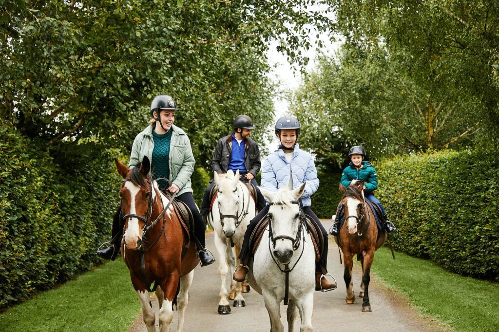 Paseos a caballo en familia en The K Club