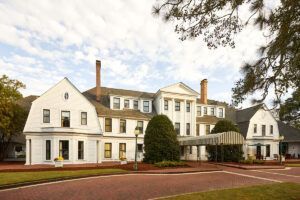 pinehurst-holly-inn-exterior