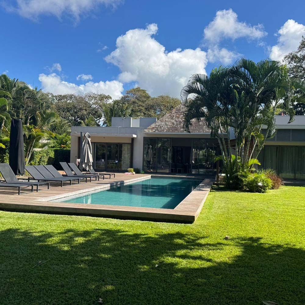villa-athena-anahita-golf-club-isla-mauricio-5-dormitorios-jardin-piscina
