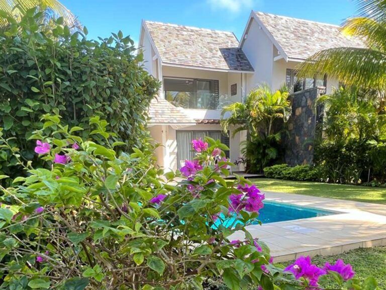 villa-coconut-groove-anahita-golf-club-isla-mauricio-3-dormitorios-exterior-vista-jardin-piscina-privadas