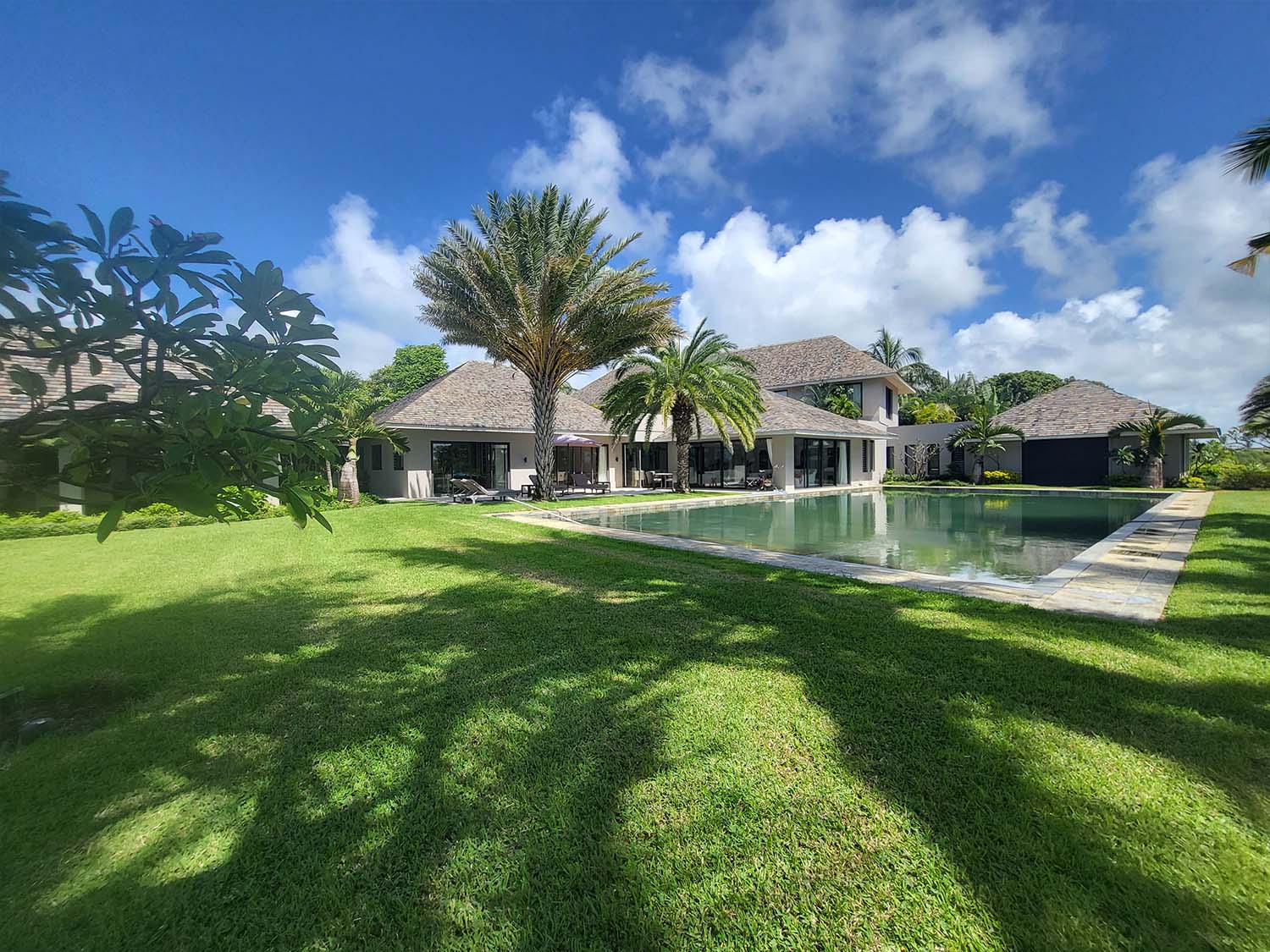 villa-pinnacle-view-anahita-golf-club-isla-mauricio-excepcional-jardin-gran-piscina