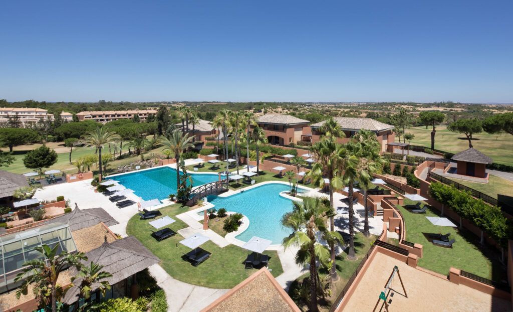 Islantilla Beach Golf Resort vista piscina exterior