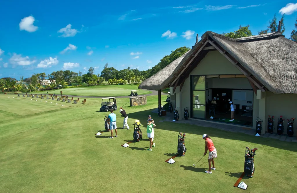 Aprender a jugar a golf en familia