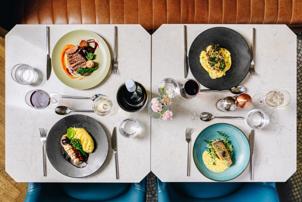 Tulfarris Main courses at table