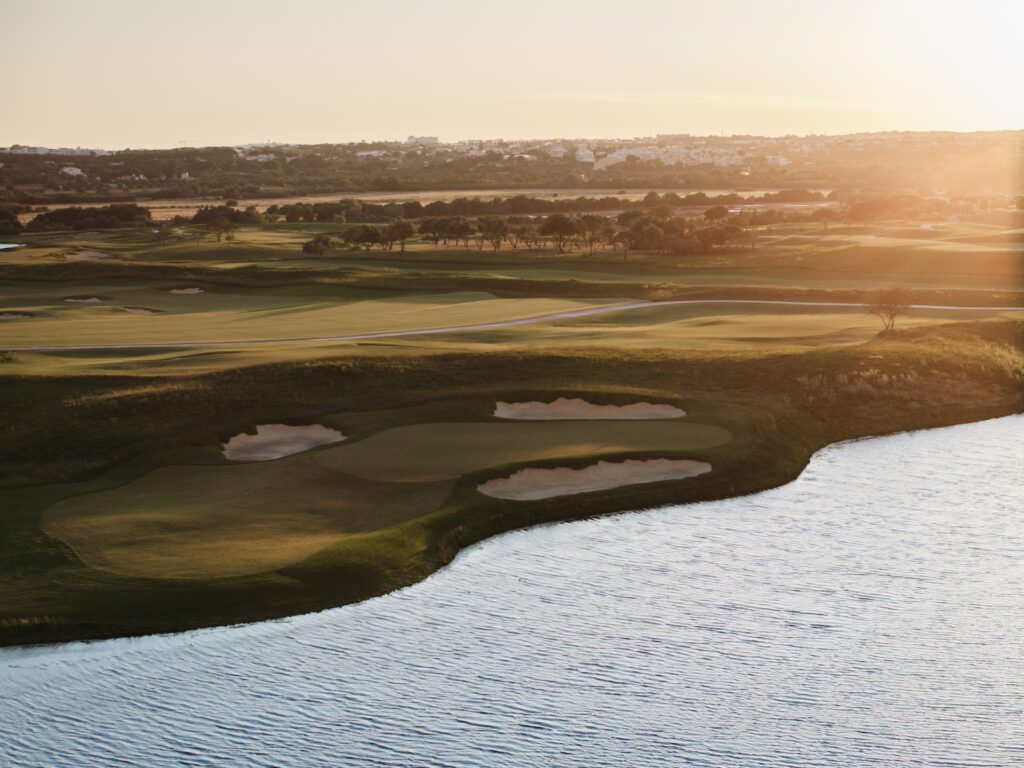 The Els Club Vilamoura calle y bunkers
