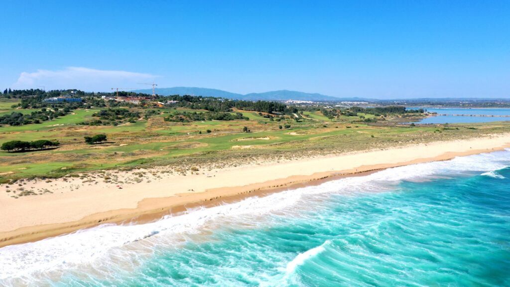 Palmares Algarve campo junto a la playa