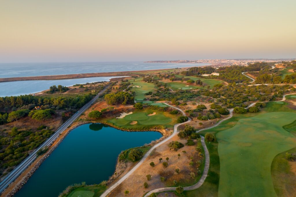 Palmares Algarve golf junto a la vía del tren