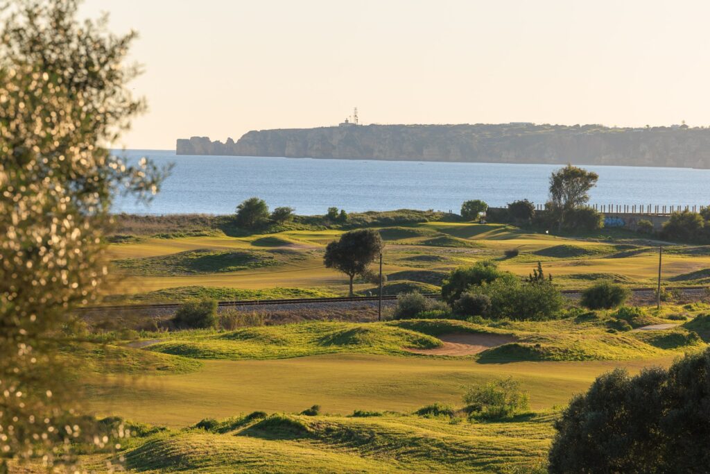 Palmares Algarve golf junto a la vía del tren