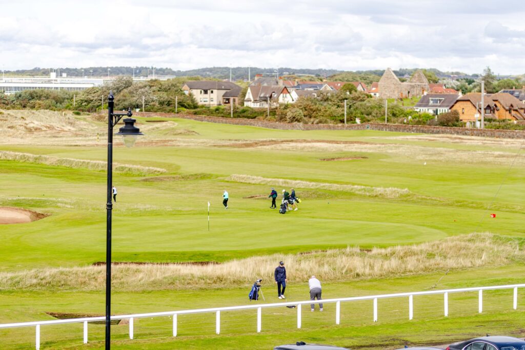 Prestwick Escocia junto a la vía del tren