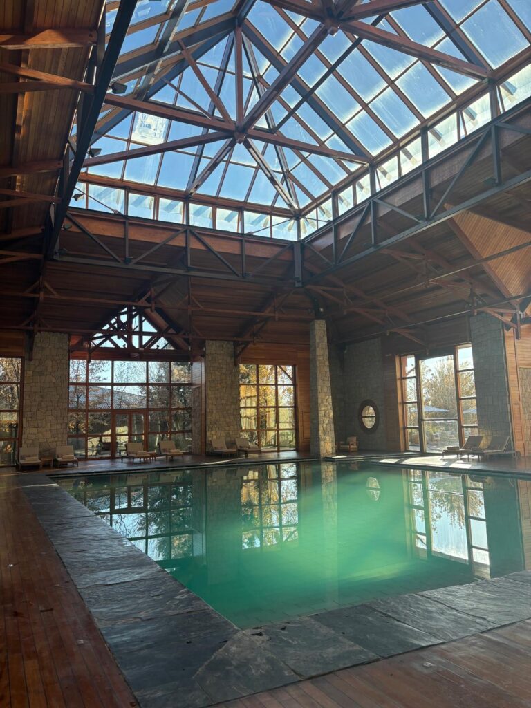 Hotel Michlifen piscina interior