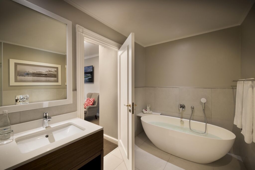 Fancourt Suite Bathroom