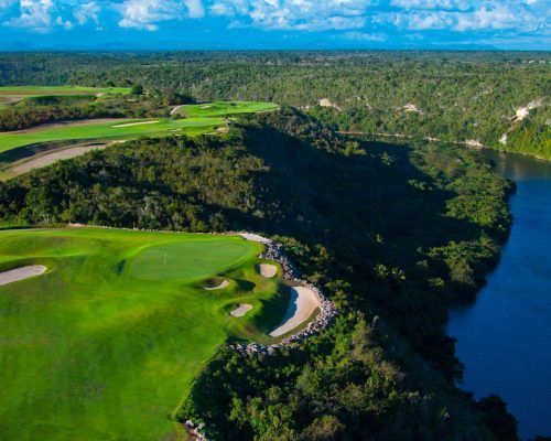 Campo de golf Dye Fore, sobre el río Chavón