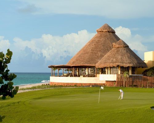 El Camaleón en Mayakoba, Riviera Maya hoyo 7 junto al Caribe