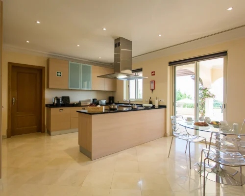 Monte Rei Golf 4 bedrooms villas pool TV4 Kitchen View